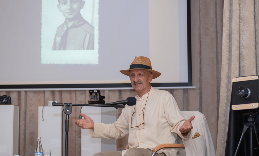 Bir foto, bir hekayə bir həyat: Reza Deqati məktəbdənkənar təhsil müəssisəsinin qonağı olub