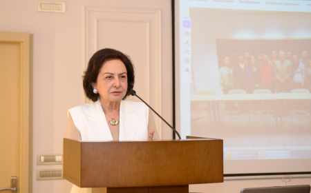 Rektor: Elmə az sayda gənc maraq göstərir