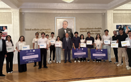 Vilayət Vəliyev beynəlxalq təhsil proqramının qalibləri ilə görüşüb