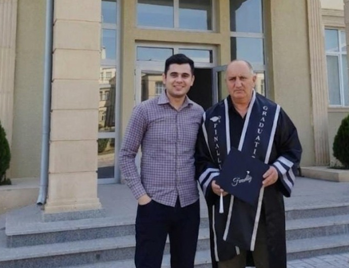 59 yaşında oğlunun müəllim işlədiyi mərkəzin məzunu oldu 