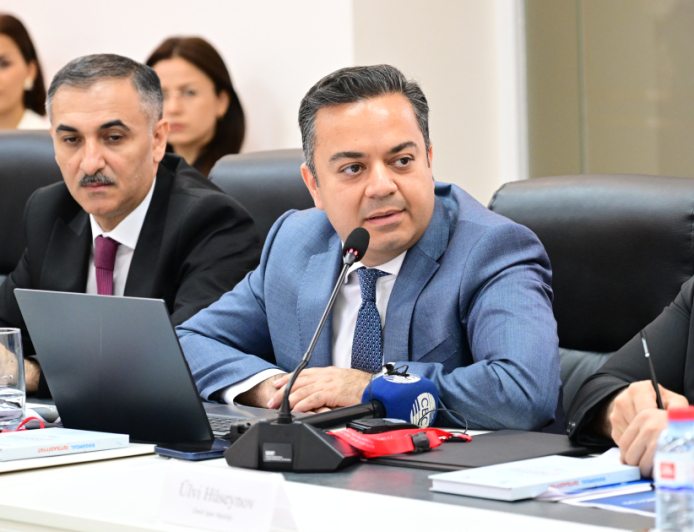 Vüsal Xanlarov: Diplomların elektron formatda verilməsinə başlanılıb