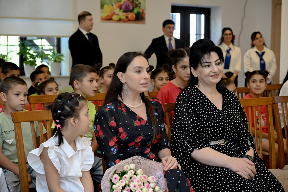 Leyla Əliyeva Şəkidə Uşaq evi sosial xidmət müəssisəsinin sakinləri ilə görüşüb