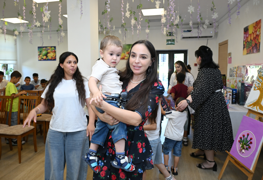 Leyla Əliyeva Şəkidə Uşaq evi sosial xidmət müəssisəsinin sakinləri ilə görüşüb