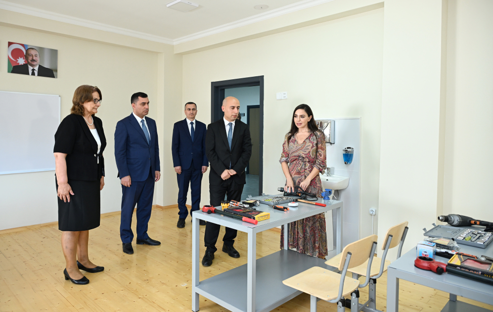 Leyla Əliyeva Yevlaxda məktəb binasının açılışında iştirak edib