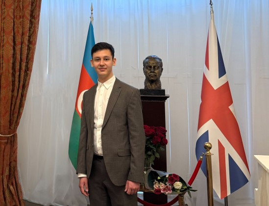 Oksford professoruna 10 yaşında məktub yazan azərbaycanlı bu gün Londonda təhsil alır