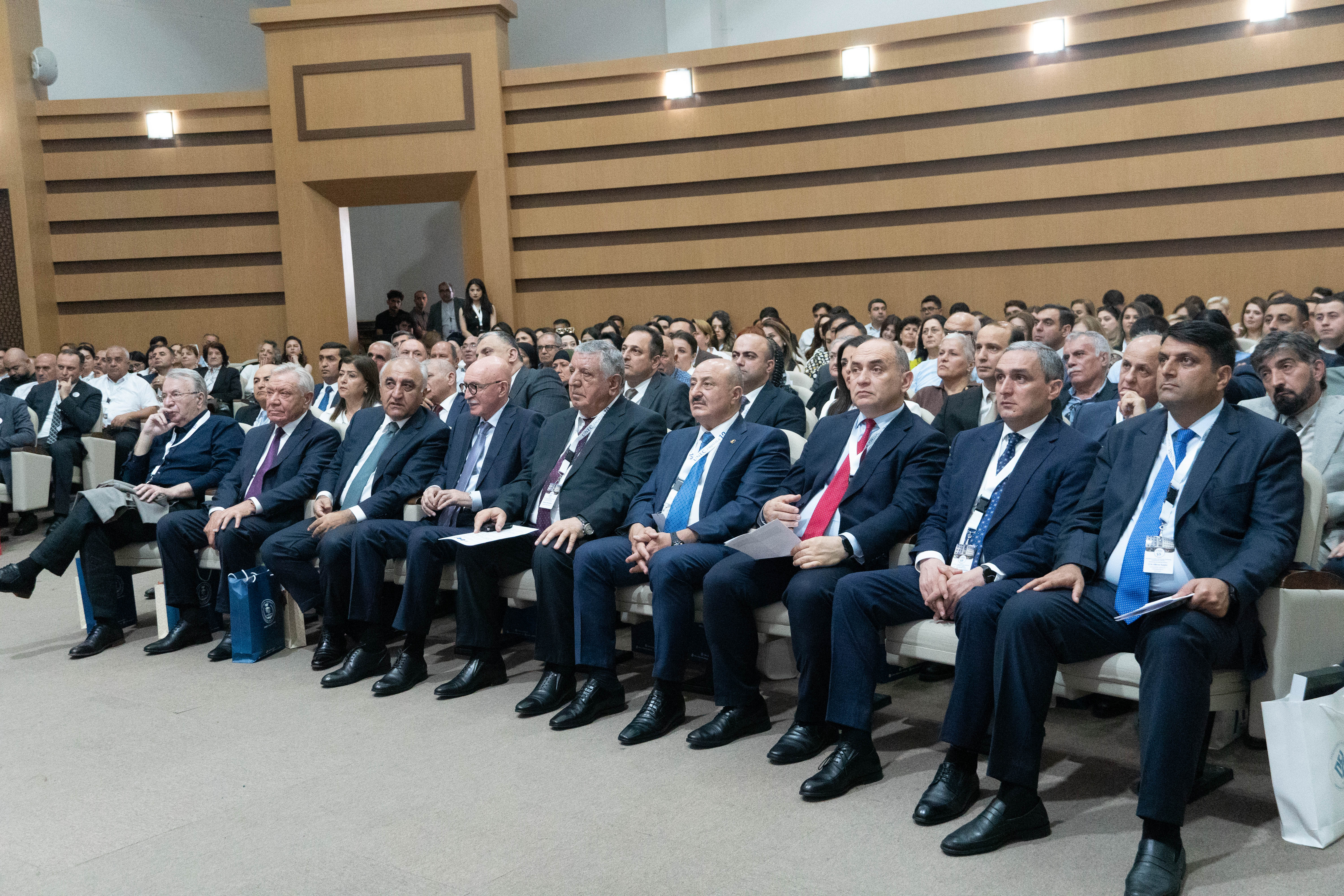 “Rəqəmsallaşma dövründə regional universitet modeli” mövzusunda konfrans keçirilib