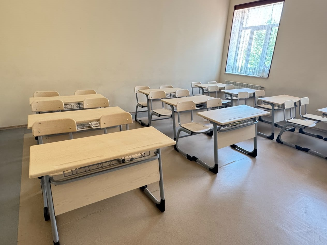 Naxçıvanda məktəblərə 500-dən çox yeni şagird partası verilib
