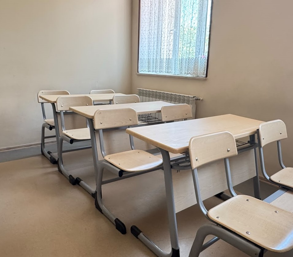 Naxçıvanda məktəblərə 500-dən çox yeni şagird partası verilib