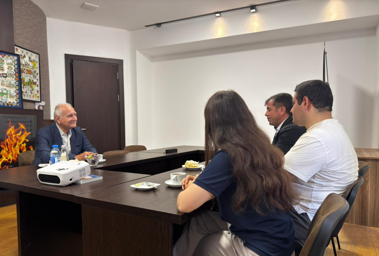“Firidun bəy Köçərli” mükafatı Hikmət Əlizadəyə təqdim edilib