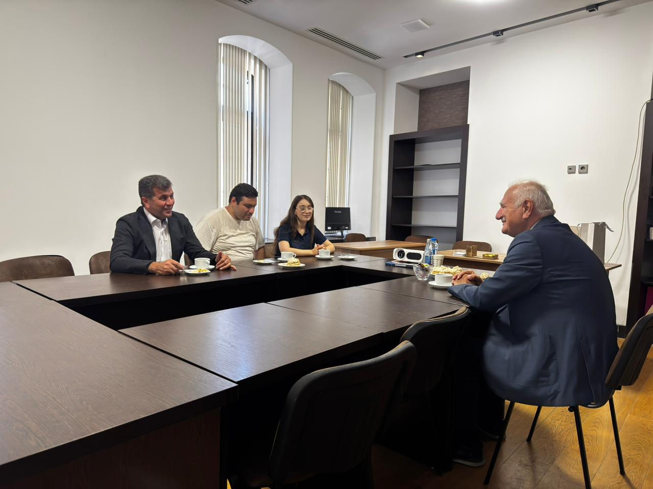 “Firidun bəy Köçərli” mükafatı Hikmət Əlizadəyə təqdim edilib