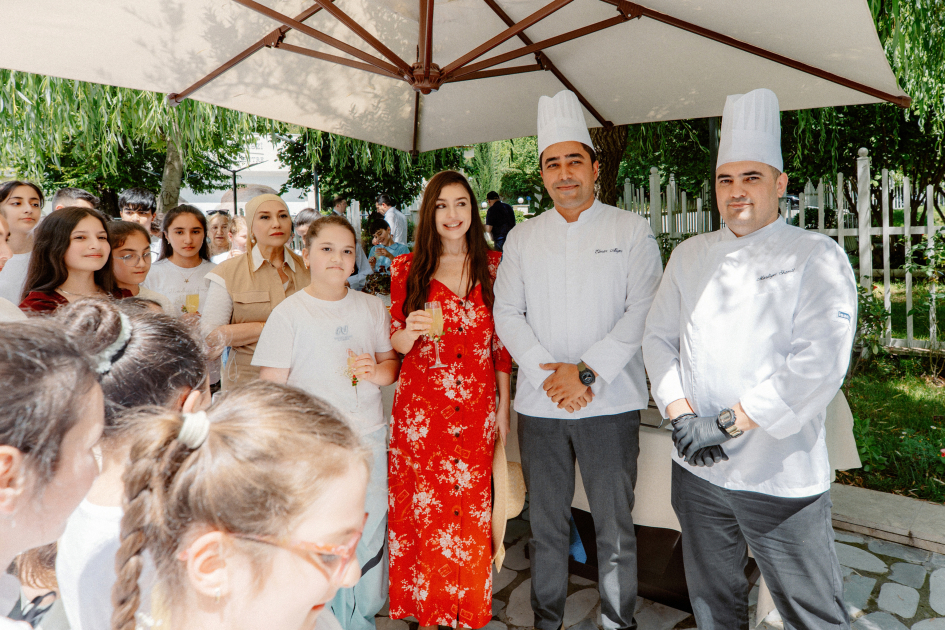 Leyla Əliyeva Qəbələdə fərdi sərginin açılışında və ağacəkmə aksiyasında iştirak edib