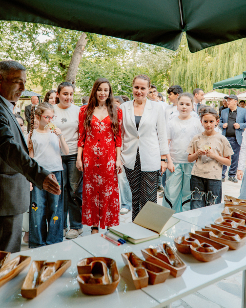 Leyla Əliyeva Qəbələdə fərdi sərginin açılışında və ağacəkmə aksiyasında iştirak edib