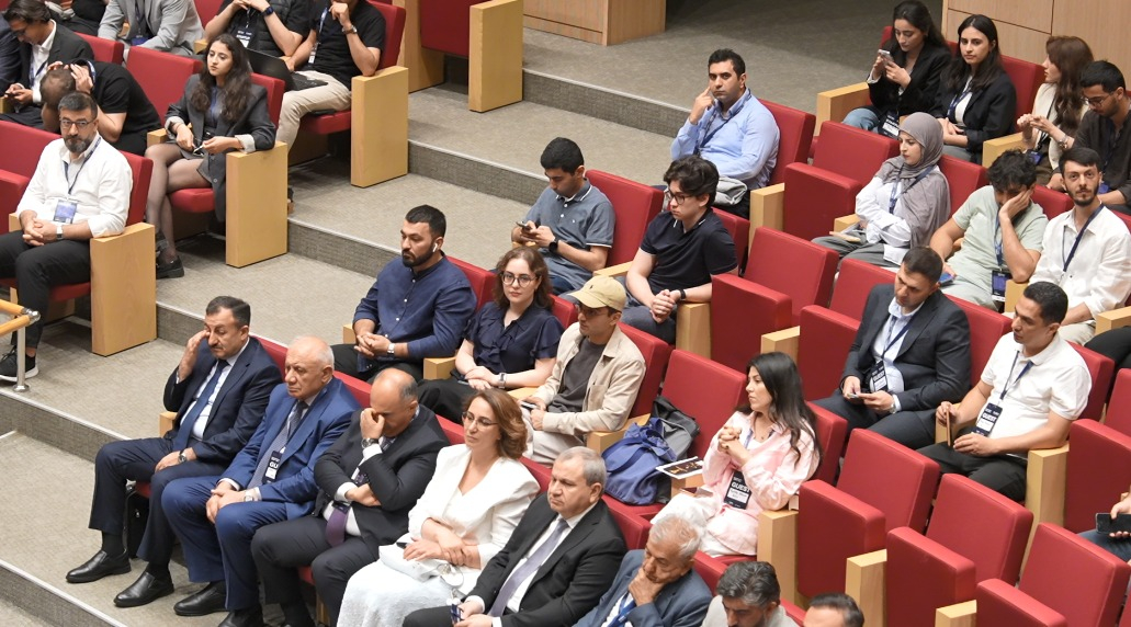 Tələbələr investorlar qarşısında: