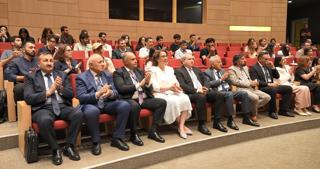 Tələbələr investorlar qarşısında: