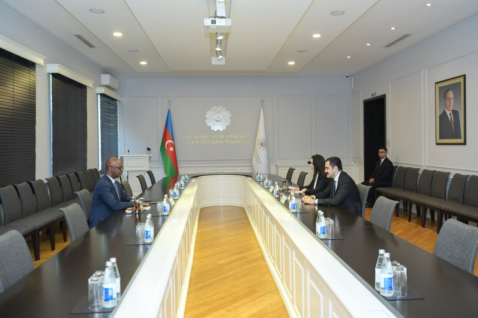 Həsən Həsənli Ruanda Respublikasının səfiri ilə görüşüb