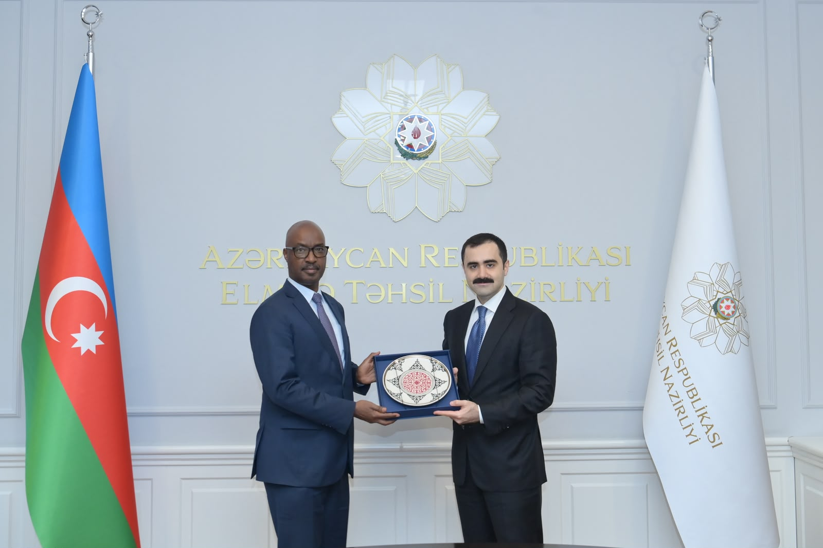 Həsən Həsənli Ruanda Respublikasının səfiri ilə görüşüb