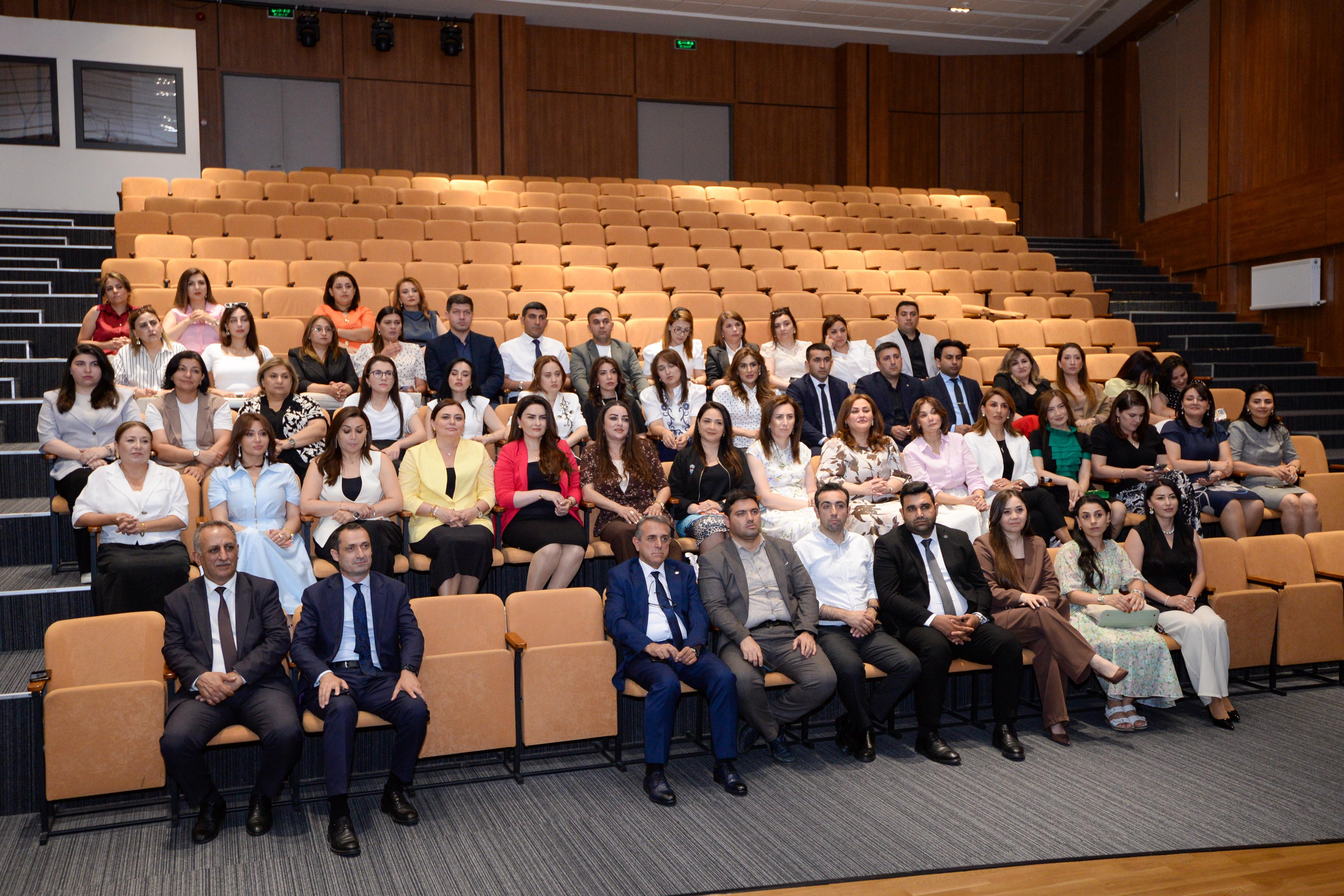 “Təhsil liderləri üçün mini MBA” proqramı yekunlaşdı