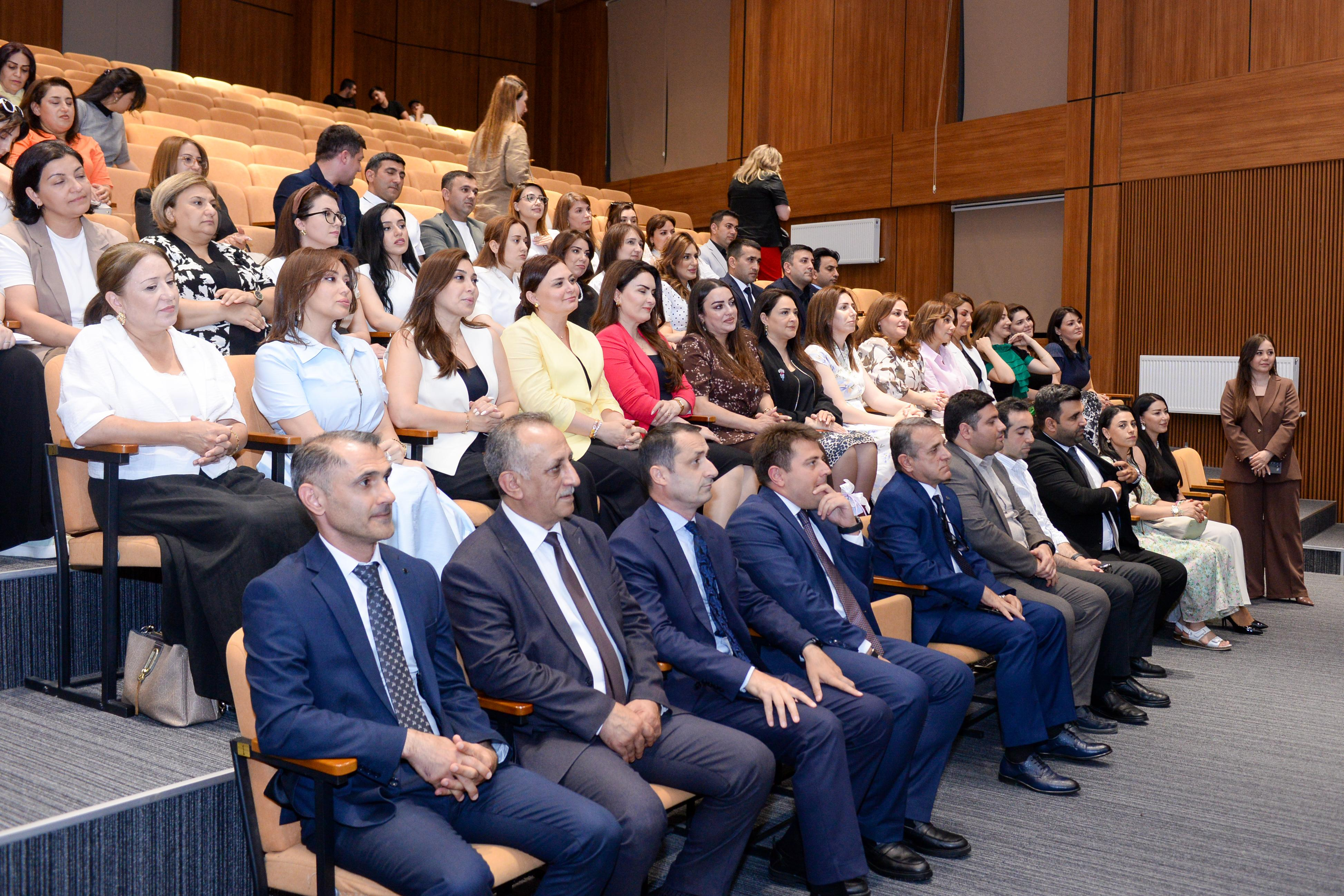 “Təhsil liderləri üçün mini MBA” proqramı yekunlaşdı