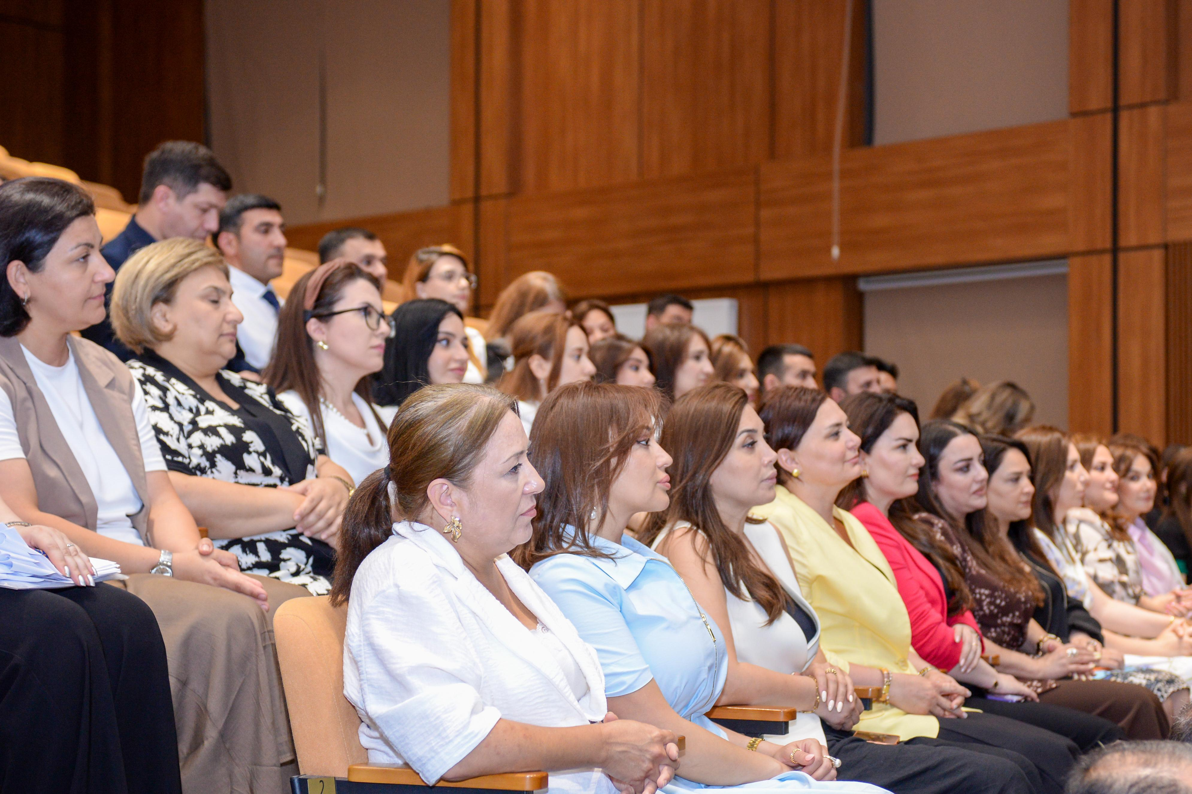 “Təhsil liderləri üçün mini MBA” proqramı yekunlaşdı