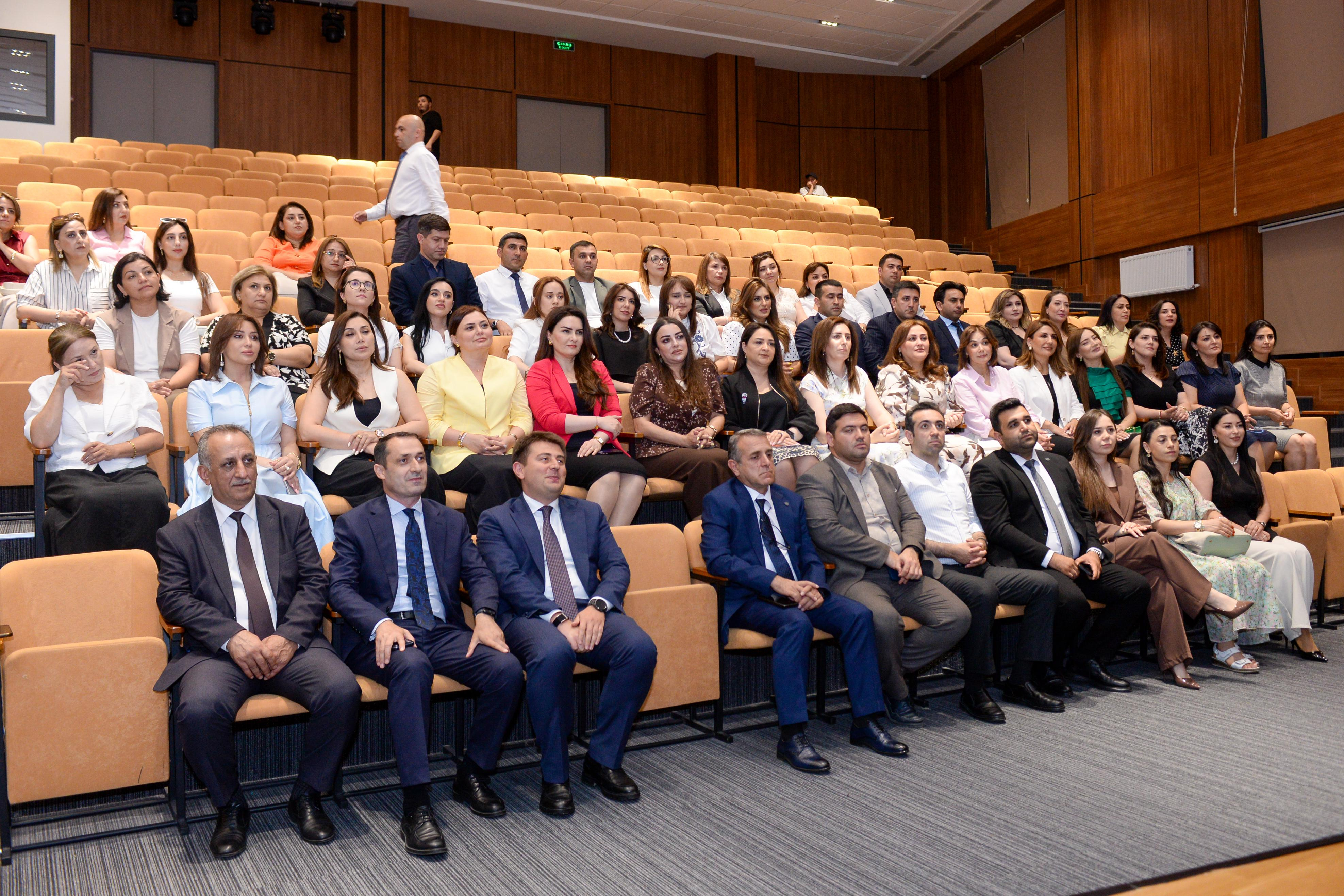 “Təhsil liderləri üçün mini MBA” proqramı yekunlaşdı