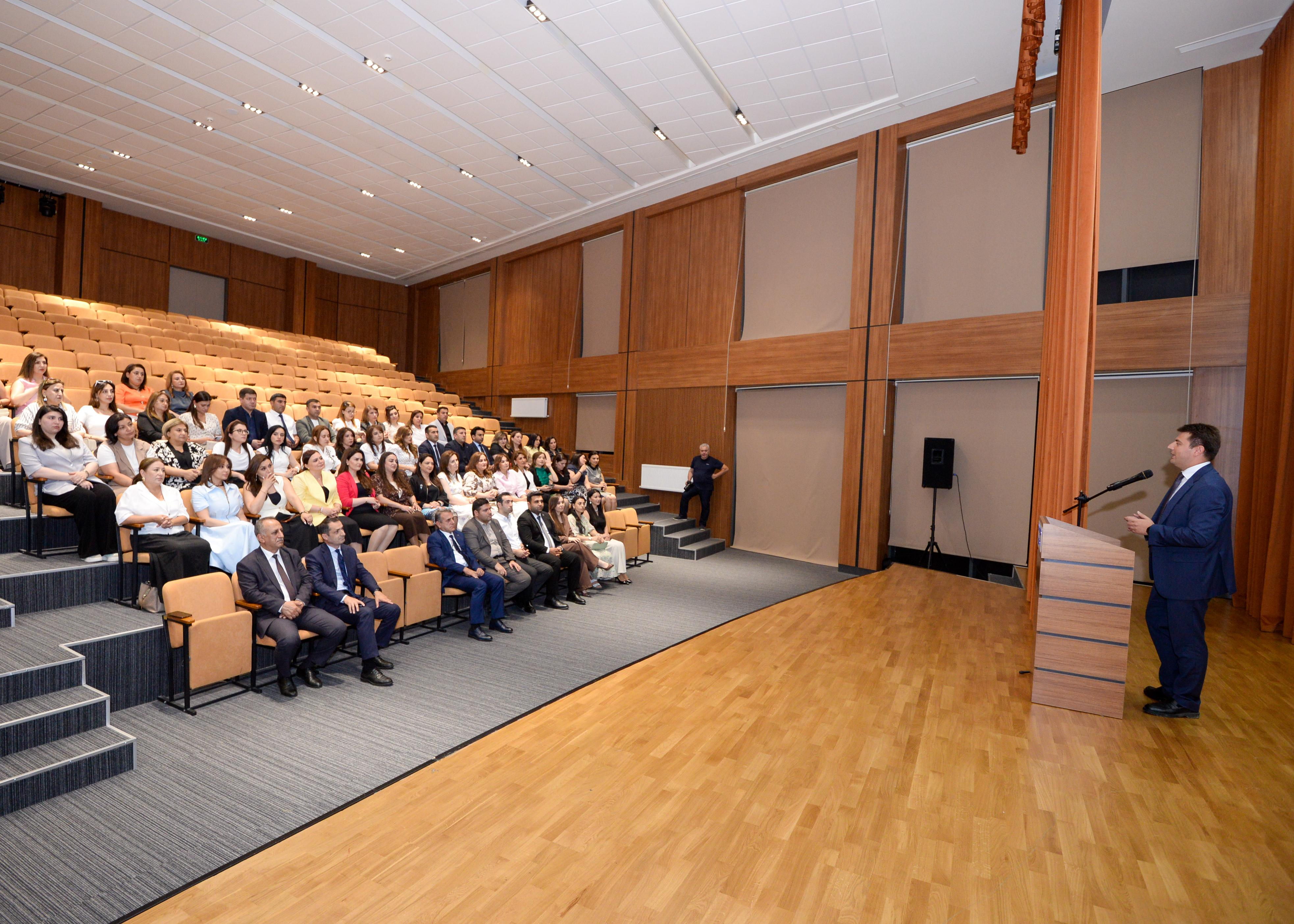 “Təhsil liderləri üçün mini MBA” proqramı yekunlaşdı
