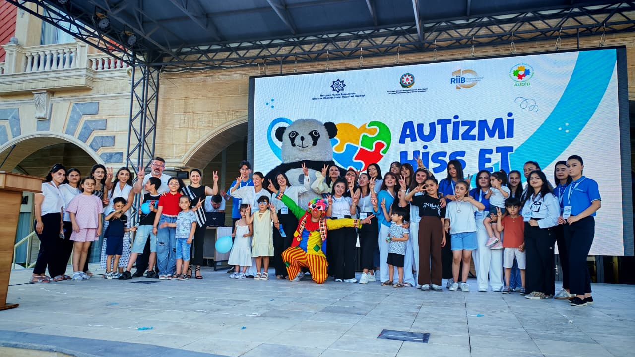 Naxçıvanda “Autizmi hiss et” adlı aksiya keçirilib
