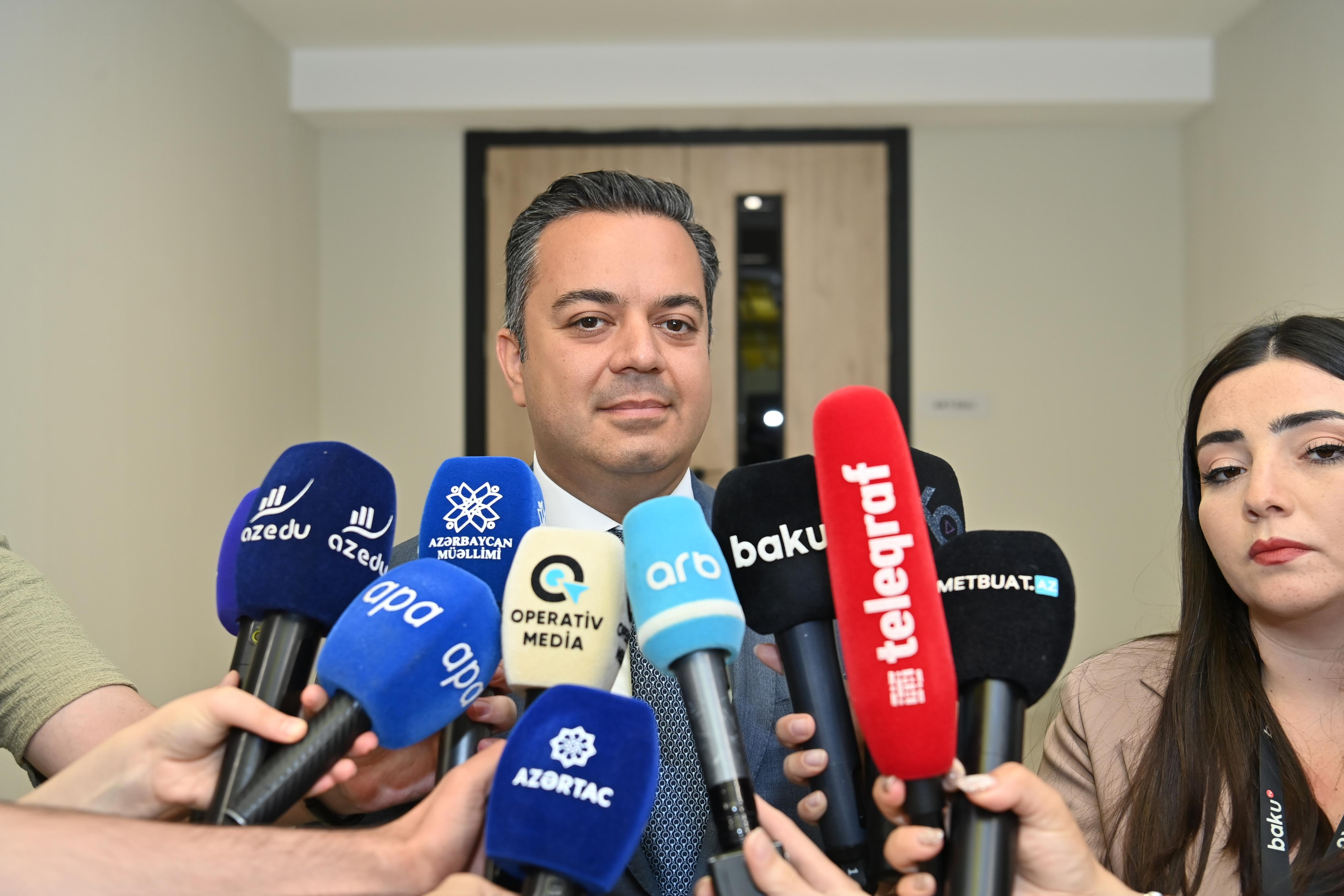 Bakı məktəblərində kağız jurnallar ləğv edilib
