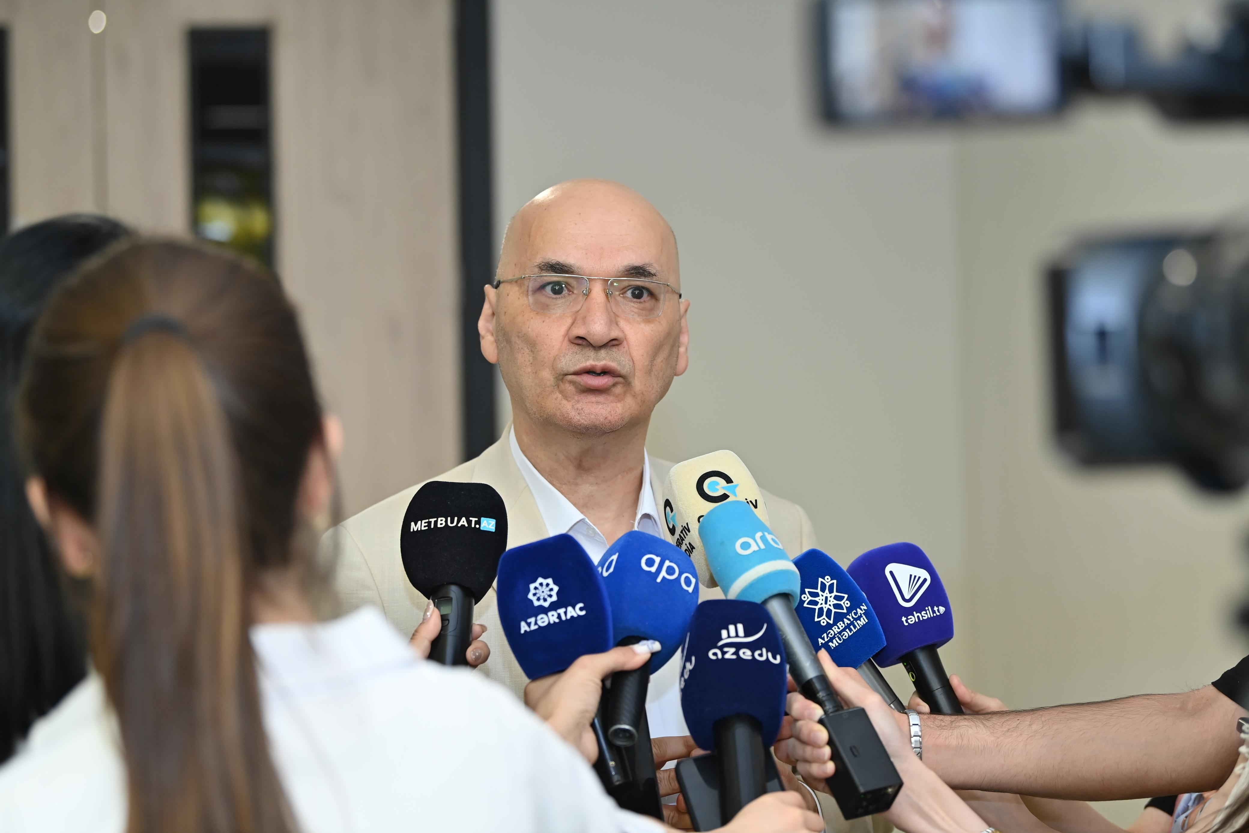Osman Gündüz: Müəllimlərin süni intellektdən effektiv istifadəsi qaçılmazdır