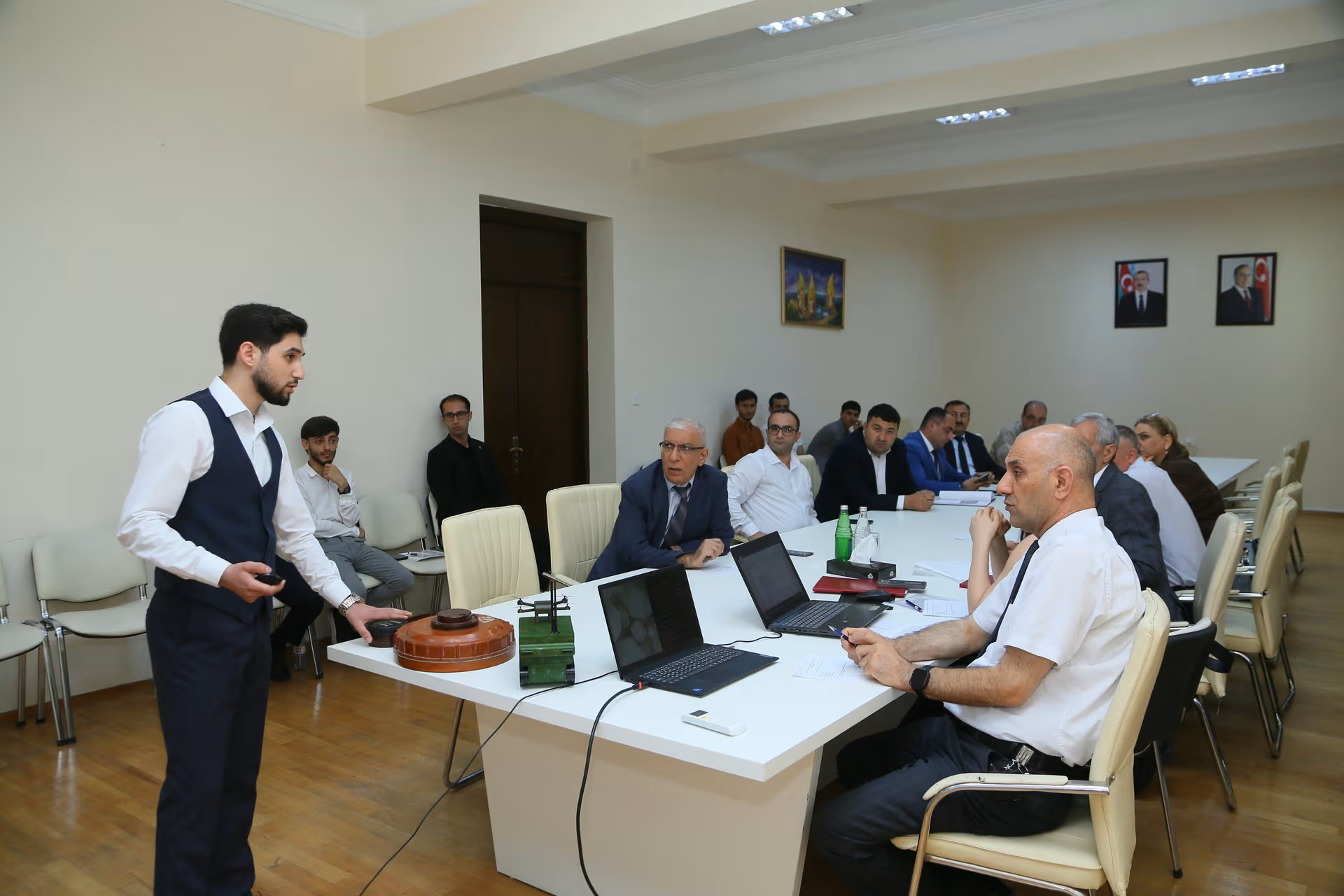 Nazir müavini AzTU-da buraxılış işlərinin müdafiəsində iştirak edib