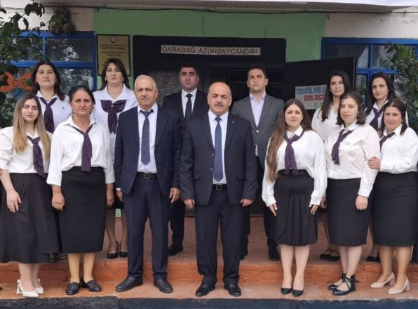 Quba məktəbinin müəllimləri vahid geyimdə dərsə başladılar