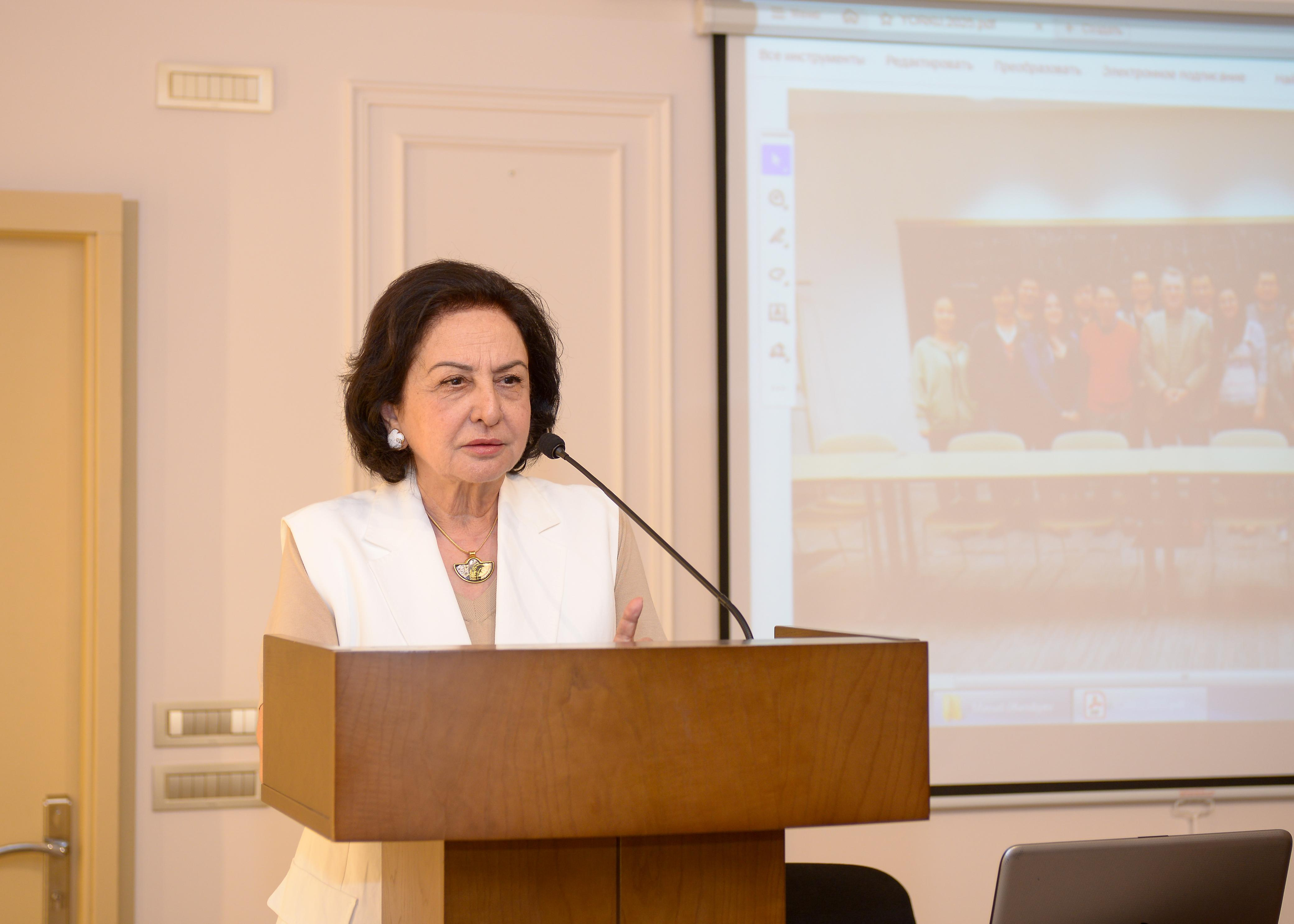 Rektor: Elmə az sayda gənc maraq göstərir