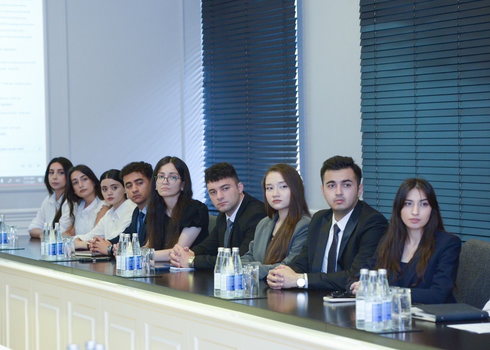 5 mindən çox müraciətçidən yalnız 53-ü "Maarifçi" oldu