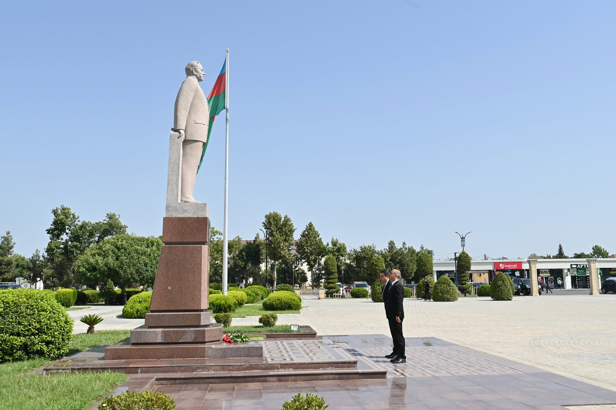 Elm və təhsil naziri Saatlıda vətəndaşları qəbul edib