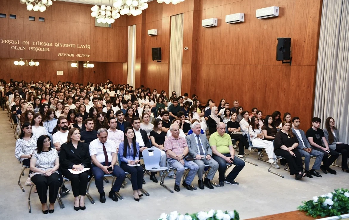 ADNSU-da abituriyentlər üçün “Açıq Qapı Günü” keçirilib
