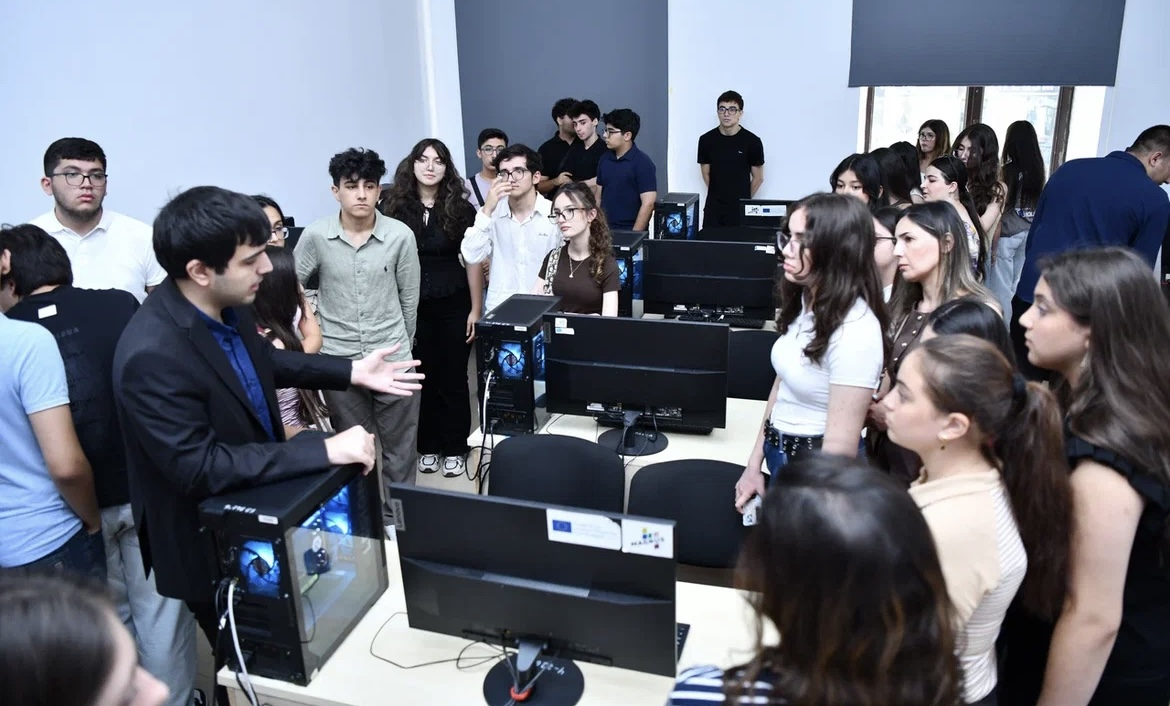 ADNSU-da abituriyentlər üçün “Açıq Qapı Günü” keçirilib