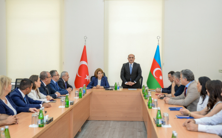 Türkiyə-Azərbaycan Universitetinin ilk rektoru kollektivə təqdim olunub