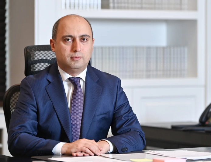 Nazir tələbə adını qazanan gəncləri təbrik edib