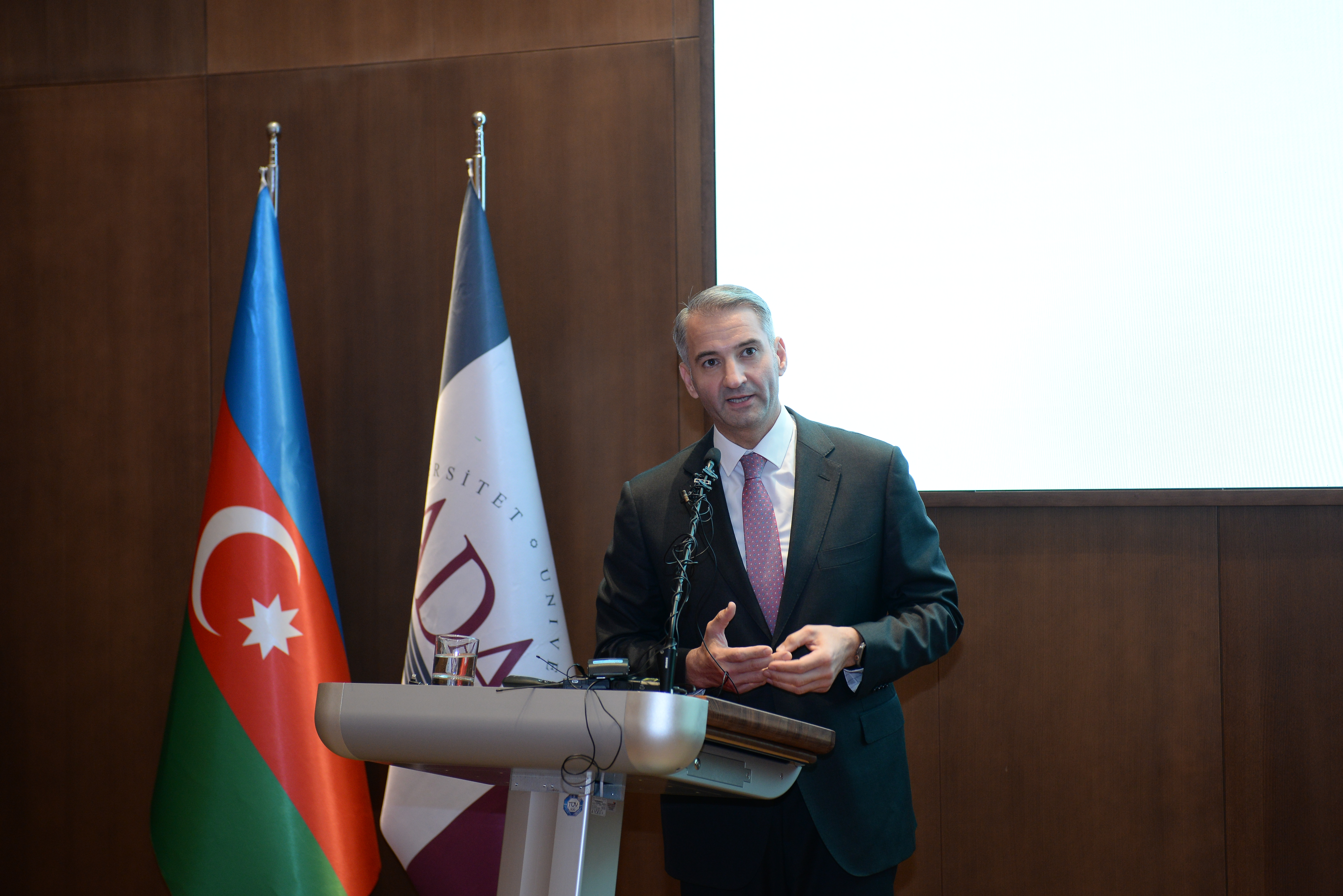 Dövlət Proqramı qalibləri ilə görüş keçirilib