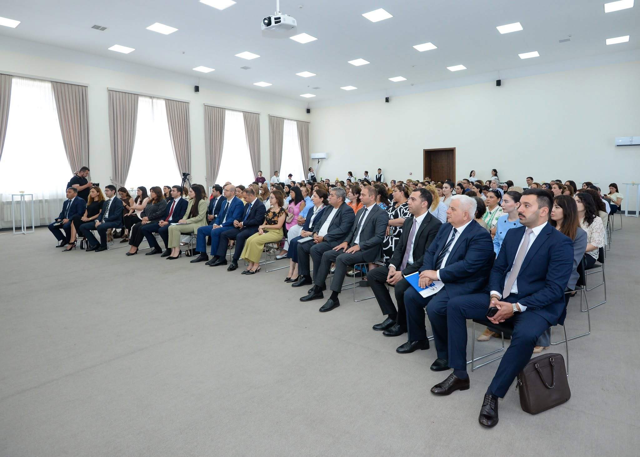 Özəl məktəbəqədər təhsil müəssisələrinin maliyyələşdirilməsi ilə bağlı görüş keçirilib