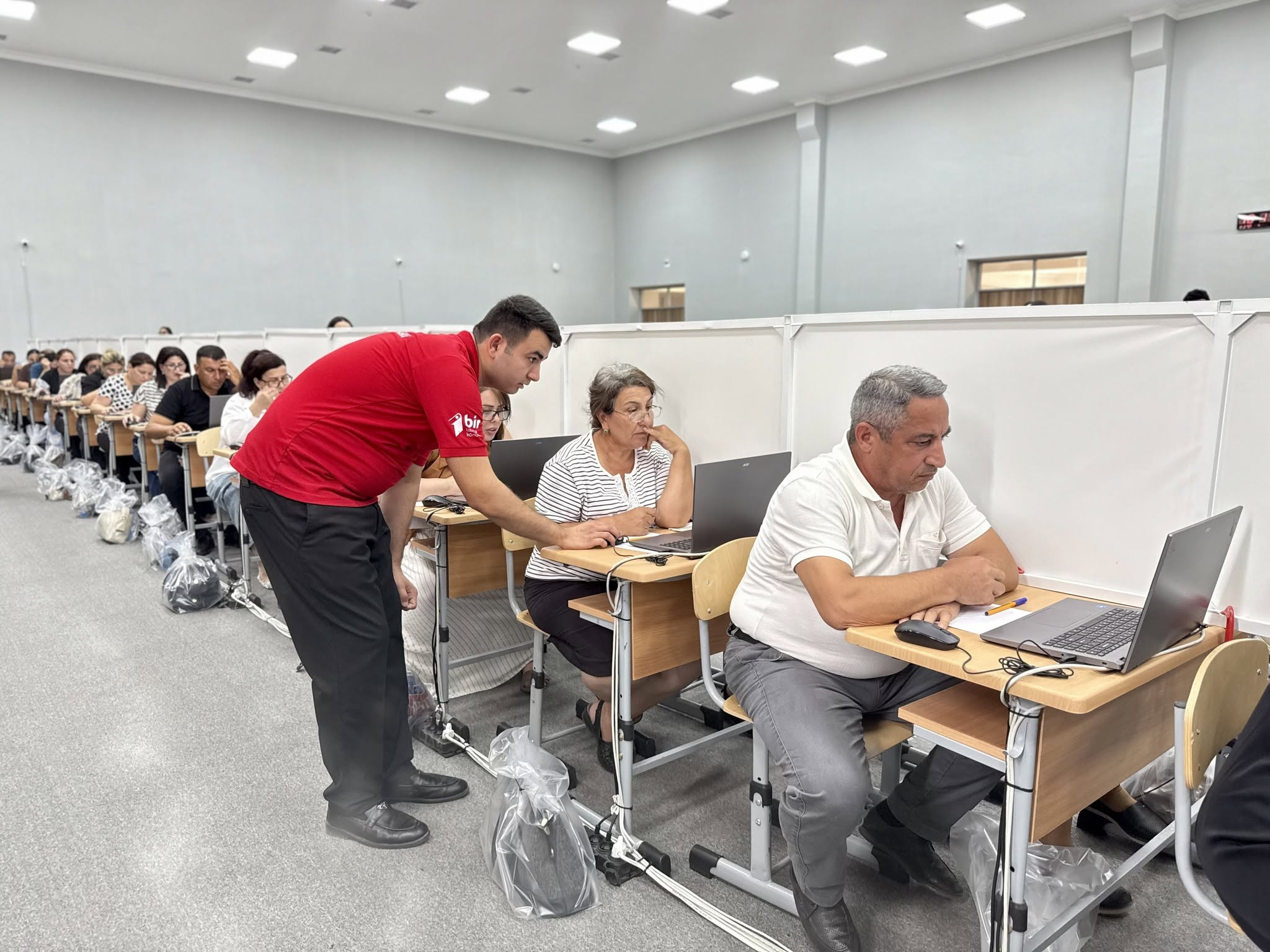 Peşə təhsili müəssisələrinə işə qəbul üzrə imtahan keçirilib