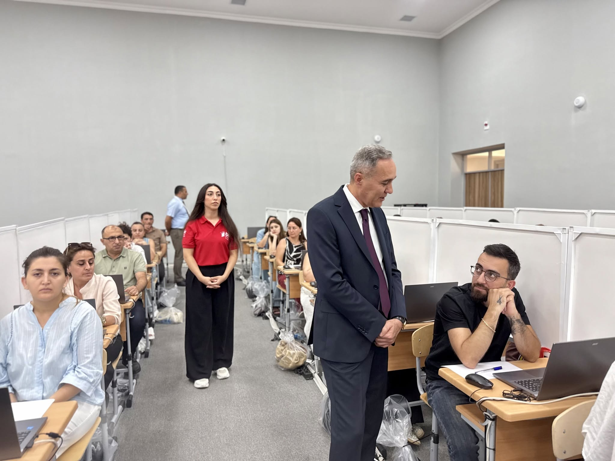 Peşə təhsili müəssisələrinə işə qəbul üzrə imtahan keçirilib