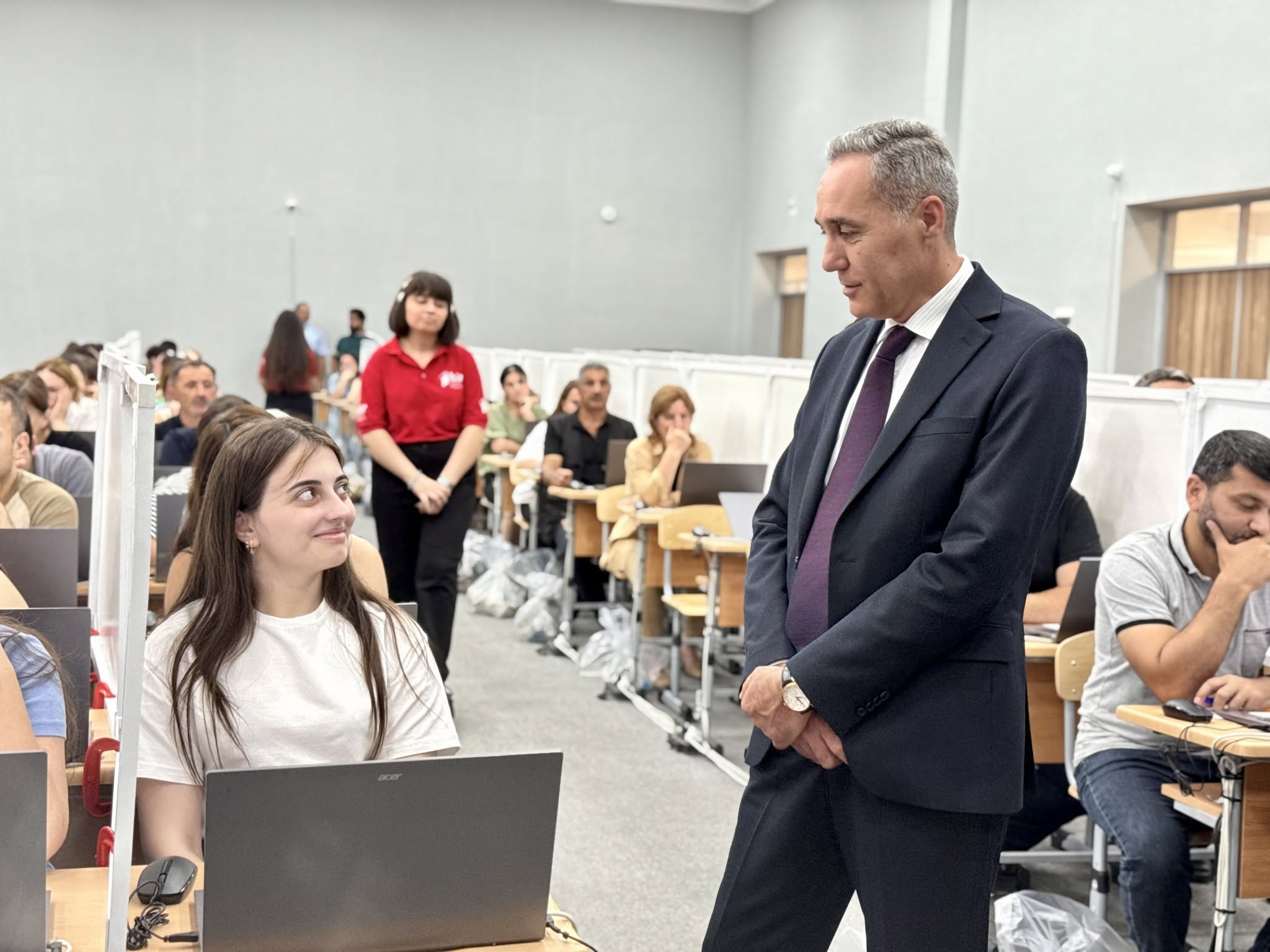Peşə təhsili müəssisələrinə işə qəbul üzrə imtahan keçirilib
