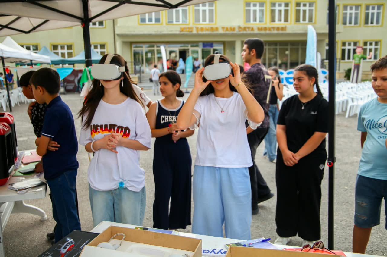 “Səyyar Gənclər Xidməti” fəaliyyətini Xızıda davam etdirir