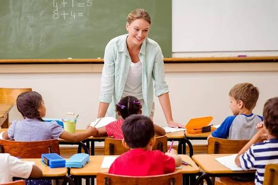 Gənc müəllimin ilk dərs həyəcanı: Çətinlikləri necə həll etmək olar?