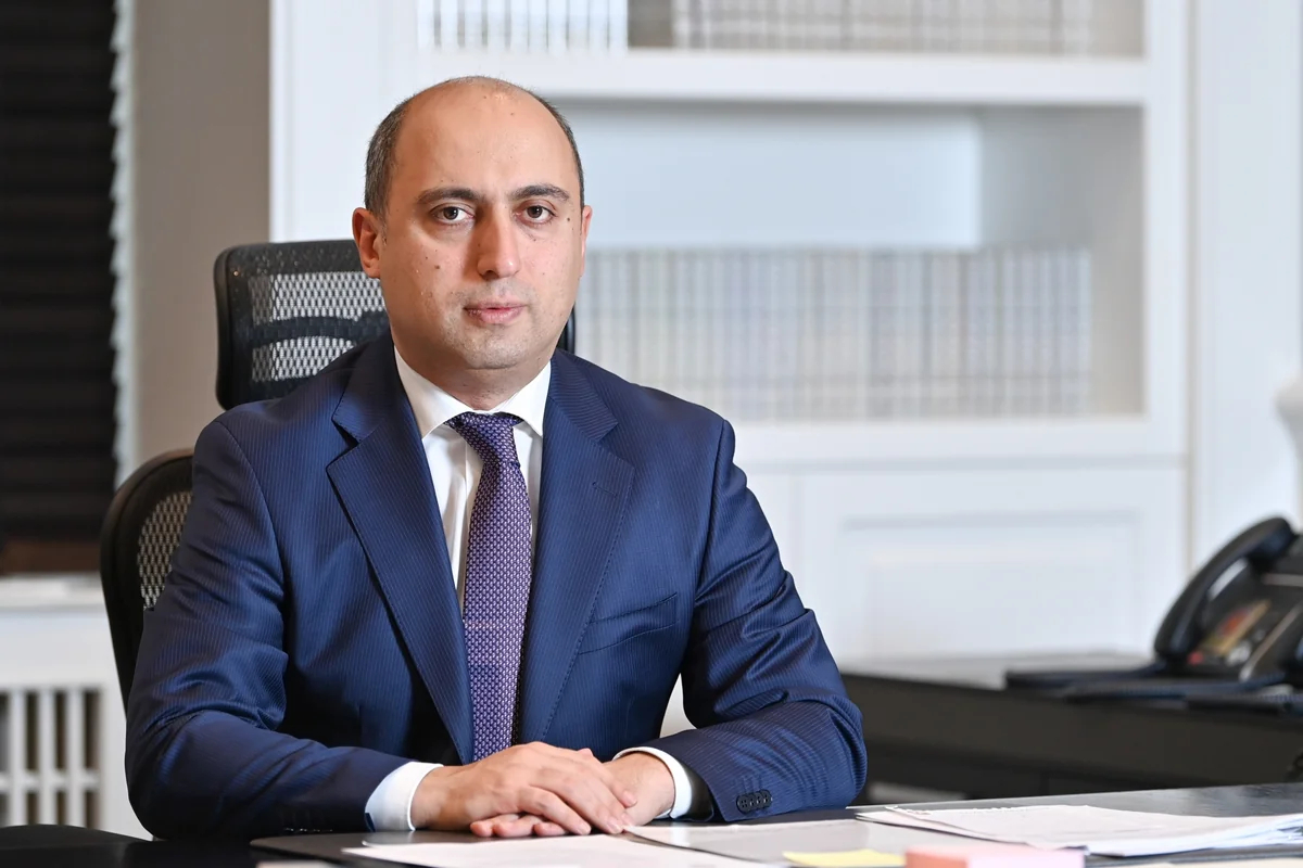 Nazir tələbə adını qazanan gəncləri təbrik edib