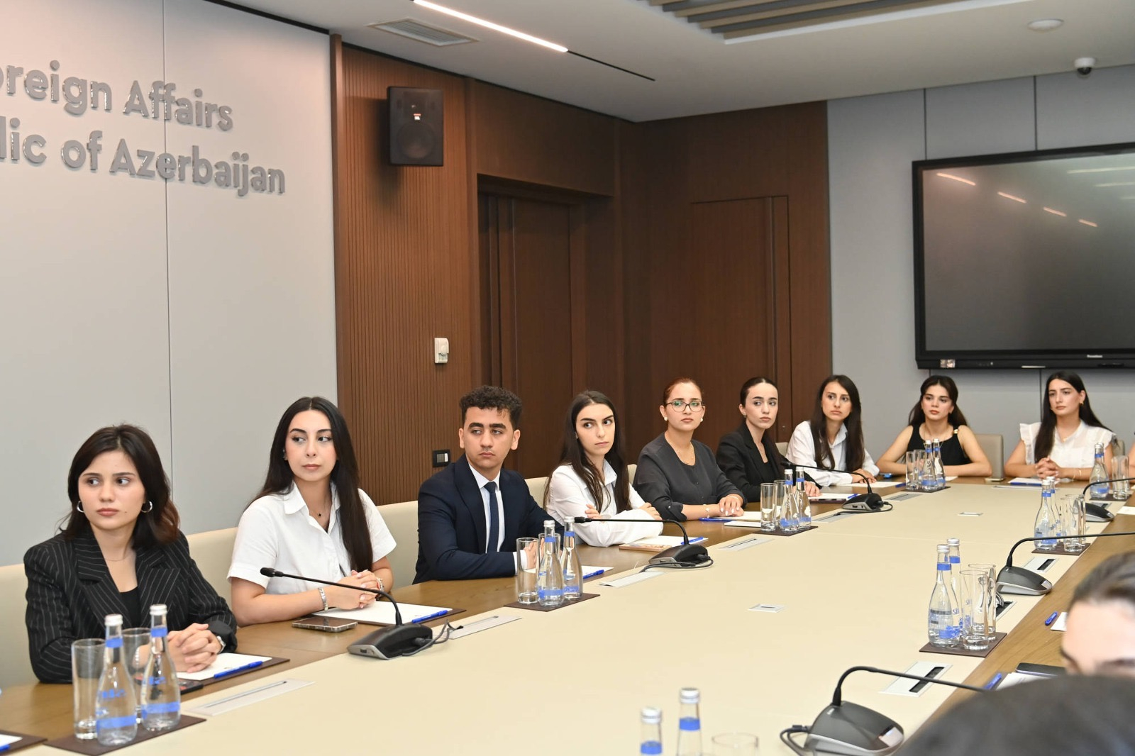 Xarici işlər nazirinin müavini  “Maarifçi”lərlə görüşüb