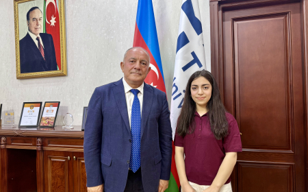 Rektor AzTU-ya yüksək balla qəbul olunan tələbə ilə görüşüb