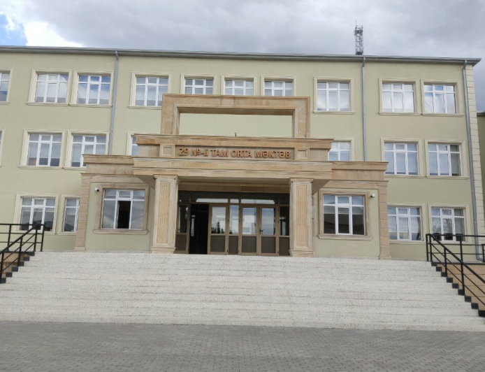 Raketin susdurduğu səslər, yenidən qurulan məktəb