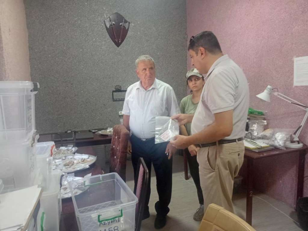 AMEA və ETN-in rəhbərliyi Azıx mağarasında aparılan tədqiqatlarla tanış olub
