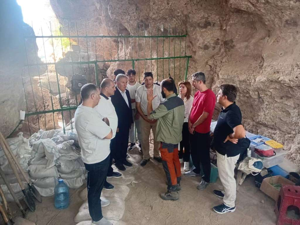 AMEA və ETN-in rəhbərliyi Azıx mağarasında aparılan tədqiqatlarla tanış olub
